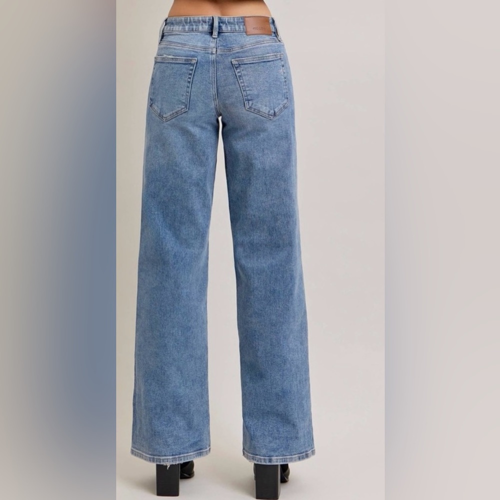 Classic Straight Leg Women's Jeans - Light Blue